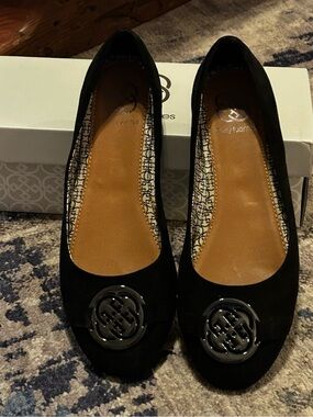 Daisy Fuentes Black Ballet Flats with Silver Medallion